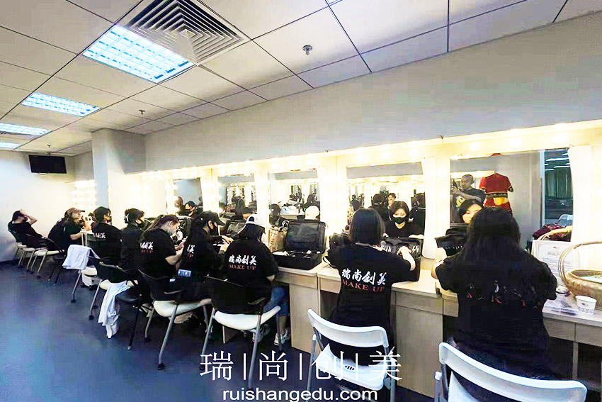 北京瑞尚创美化妆学校_试妆环境