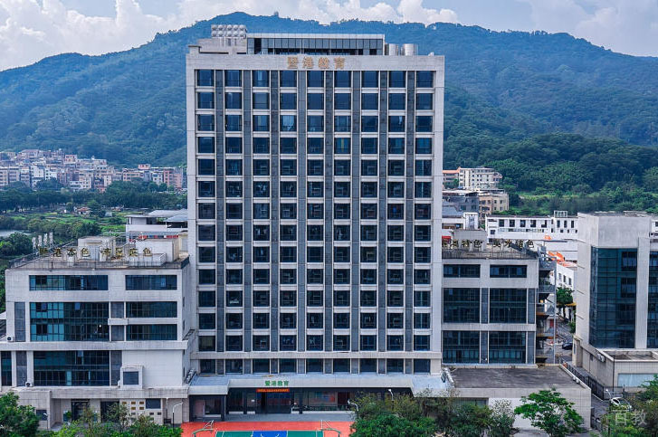 广州暨港教育_学校教学楼环境