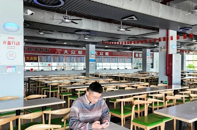 广州库课专升本_学校食堂环境