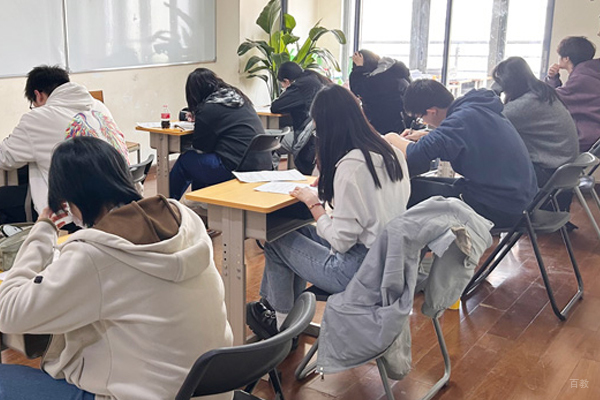 校区模拟考试场景