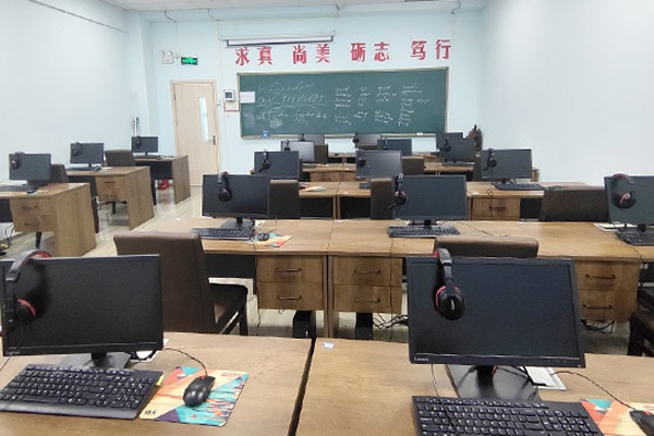 北京铭师堂高考复读学校_授课教室环境展示