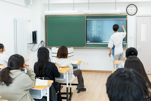 北京仁才高考复读学校_学员上课场景展示