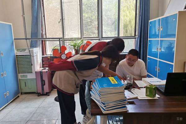 校区老师授课场景展示