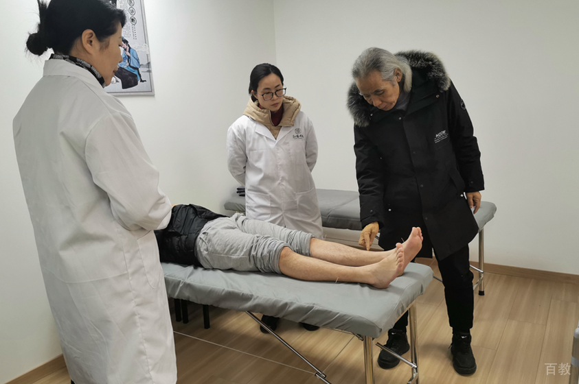 成都弘德中医学堂_课堂实操教学