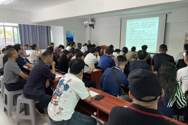 合肥安中传古推拿培训学校_学员上课场景展示