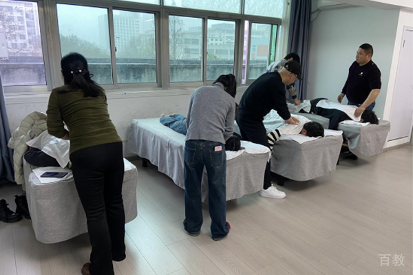 推拿实操课场景展示