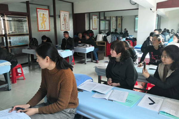 合肥安中传古推拿培训学校_学员上课场景展示