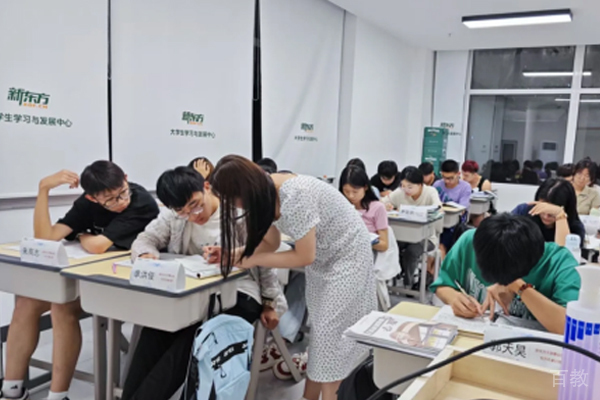 武汉新东方专升本_校区学员学习场景展示