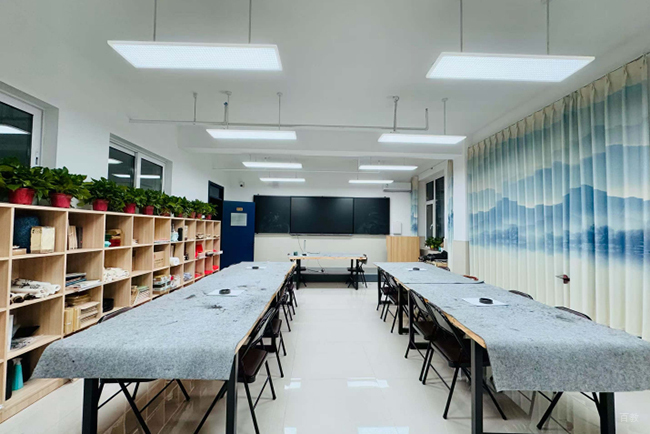 北京大成临川学校_学校教室环境