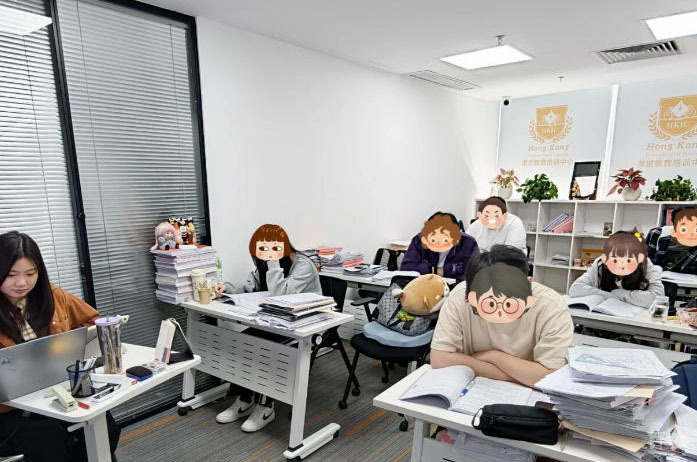 深圳港世教育DSE_学员上课场景2