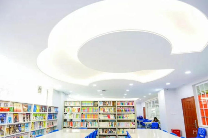 深圳奥斯翰外语学校_学校图书馆环境