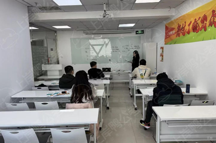 呼和浩特上岸鸭公考_学校环境