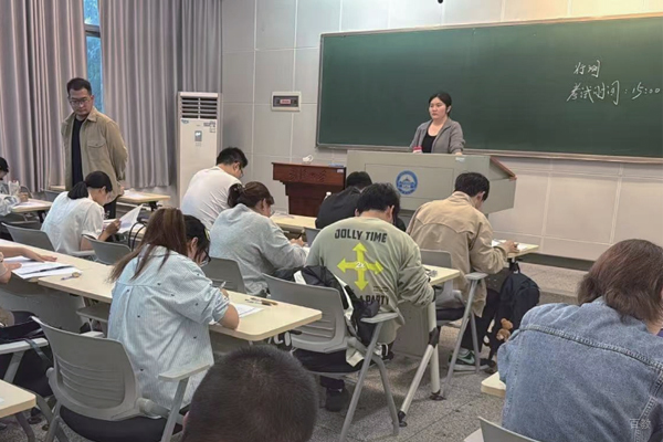 上海夜灯公考_课堂环境图片
