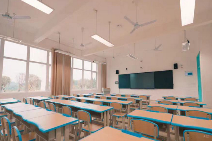 成都市青白江区鸿鹄高级中学_教室环境