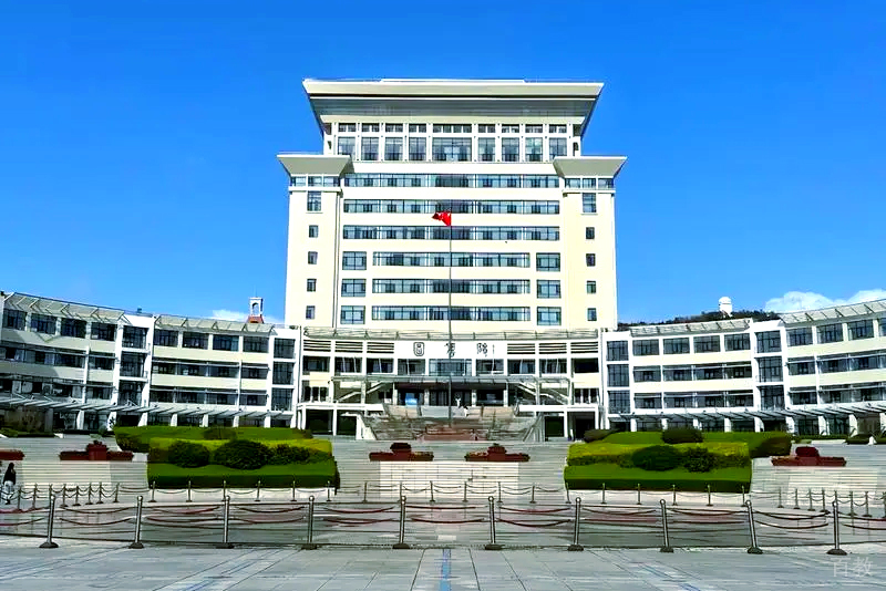 山东大学西日韩国际本科_学校大门