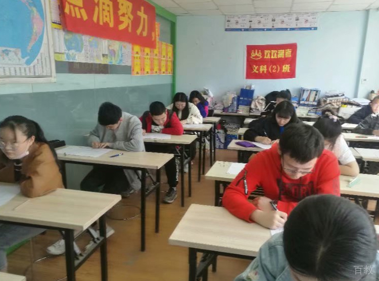 成都新梦想教育_考试环境2