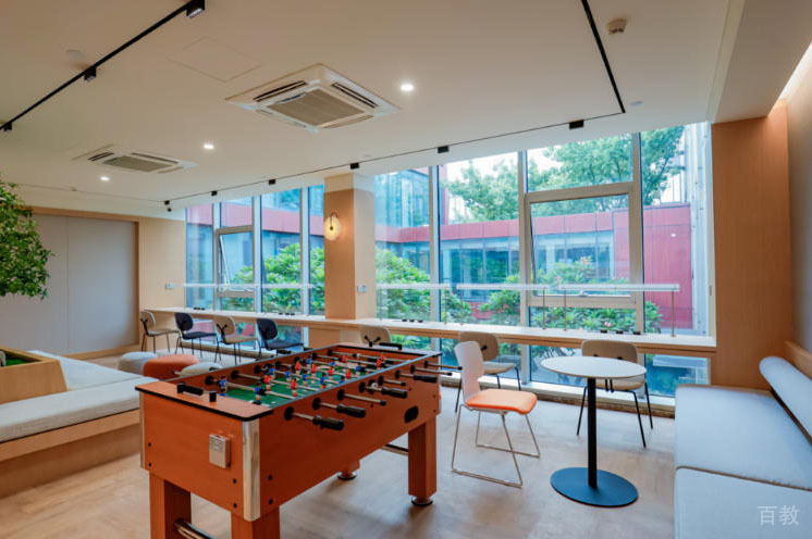 香港蔚来中学_学校休闲区环境
