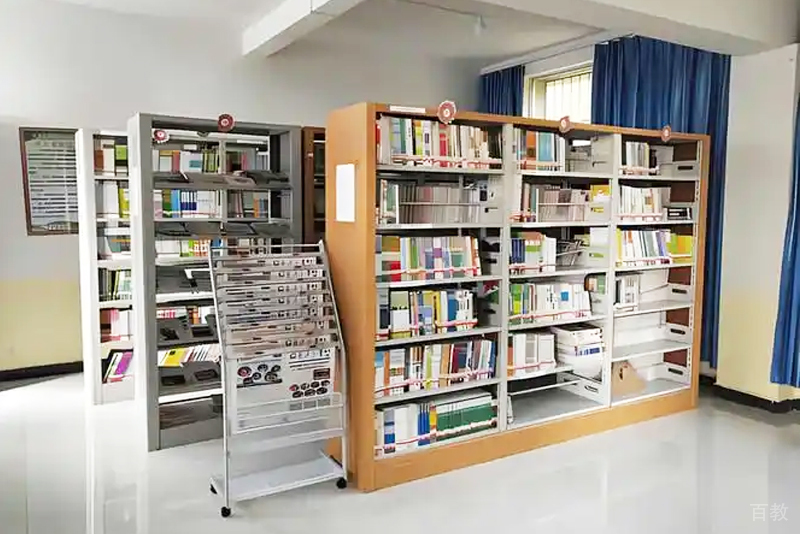 学校图书馆环境