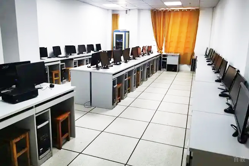 上海市计算机信息进修学院_教室环境照片