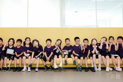 上海民办圣华紫竹双语学校_学生合影环境