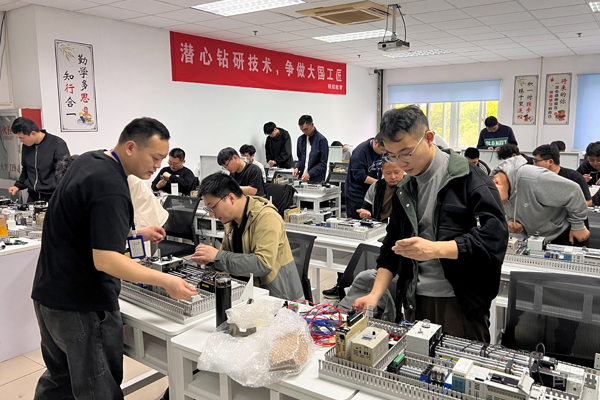 校区学员学习场景展示