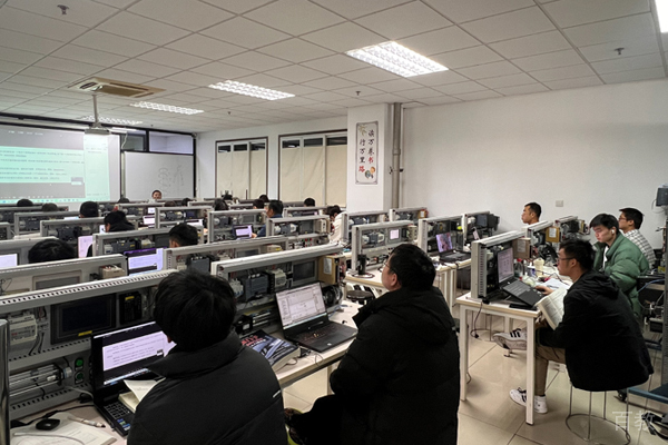 校区学员上课场景展示