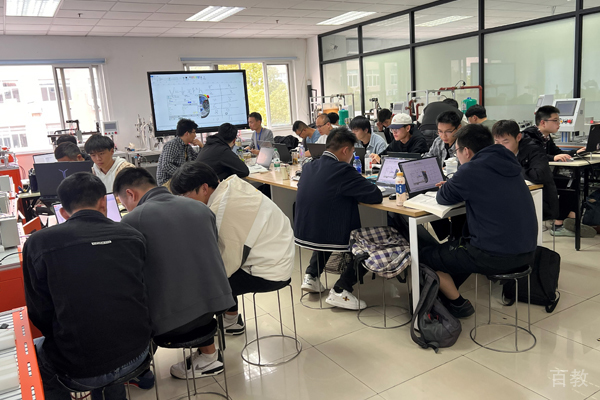 校区学员上课场景展示