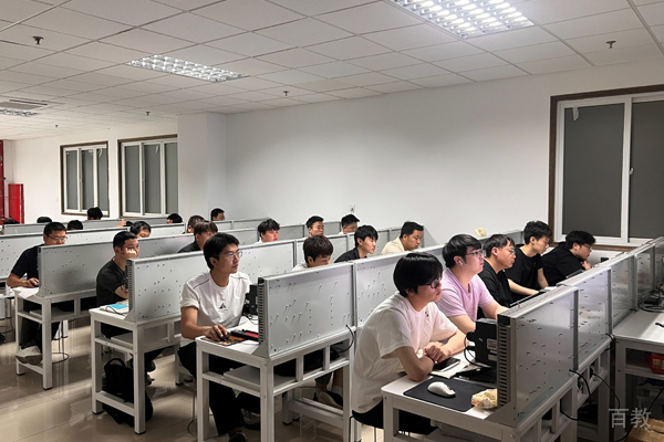  校区学员上课场景展示