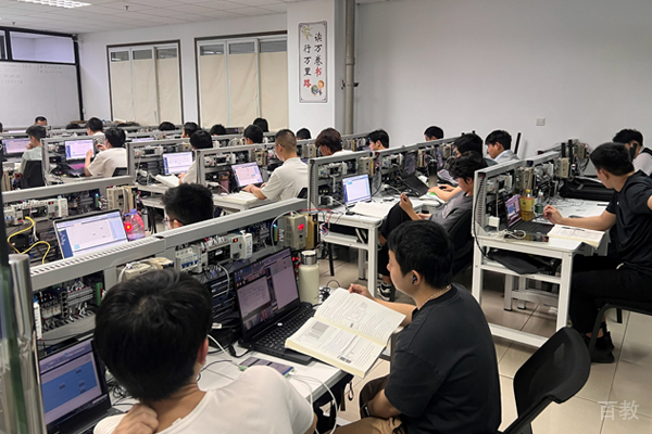 校区学员上课场景展示