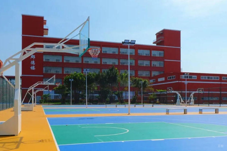 学校操场环境