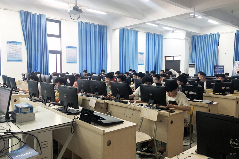 上海IT培训机构_教室环境图片