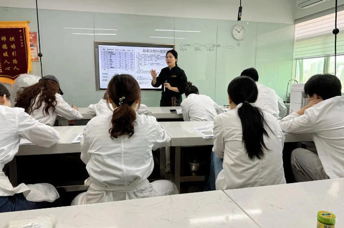 深圳爱焙乐烘焙_学员上课场景
