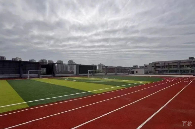 北京女王学院_学校操场