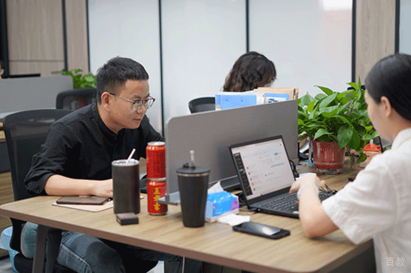 辅无忧教育办公环境
