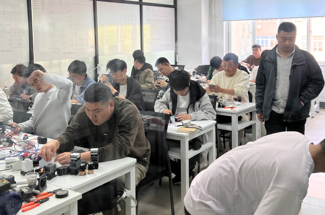 成都程控教育_学习氛围