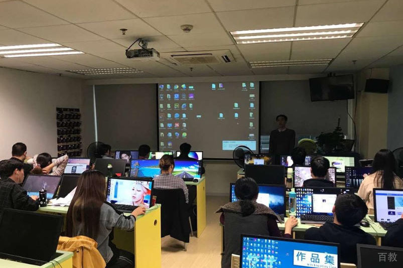 老师教学场景