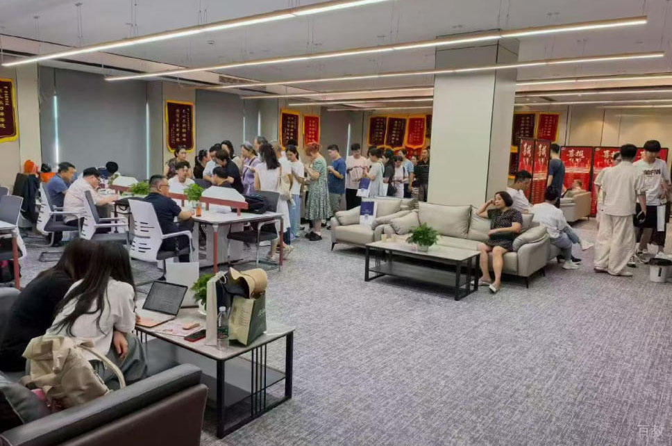 学校活动场景