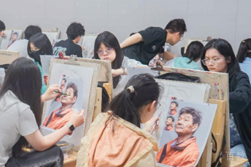 上海上城融高学校_美术课环境