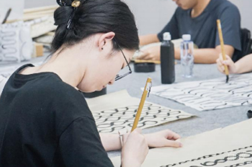 上海上城融高学校_书法课环境
