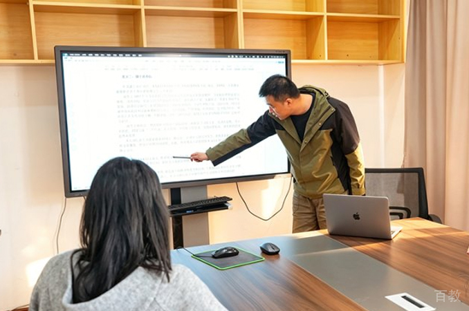 老师教学场景