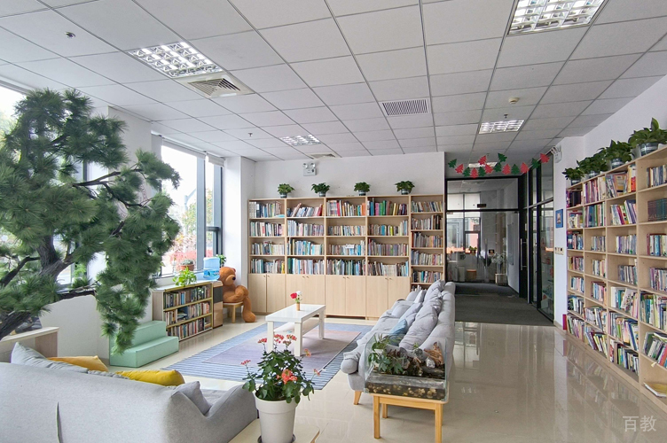 奥斯汀融合学校_学校洽谈区环境
