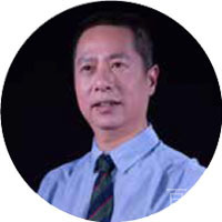何教授