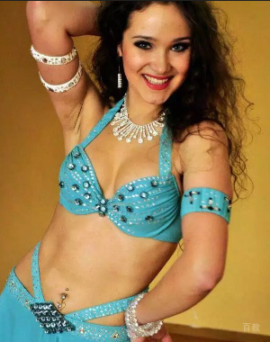 lola ahmetova罗拉