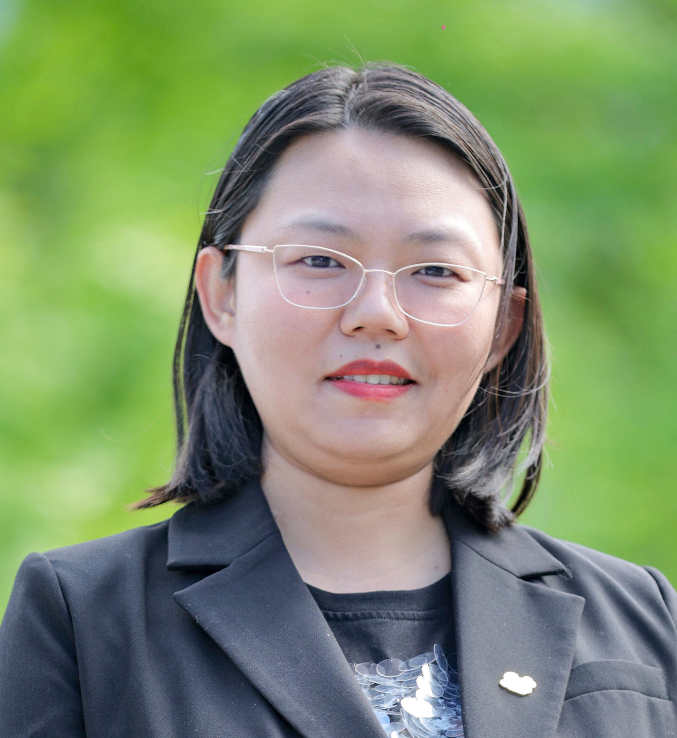 贾彦霖女士