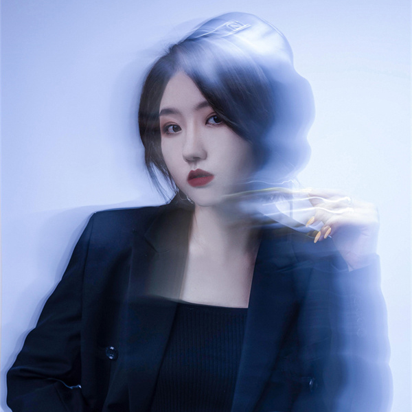 余銘