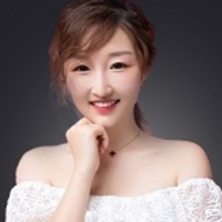 Chloe He老师