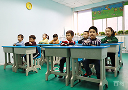 准备上课：团队授课，班主任全程跟踪教学