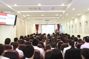 武汉龙文教育会议室，孜孜以求，教育是个良心活儿