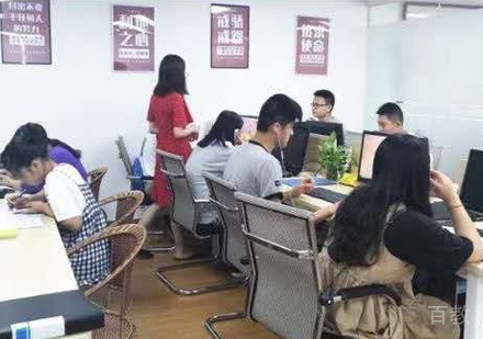 福州百闽教育老师上课场景