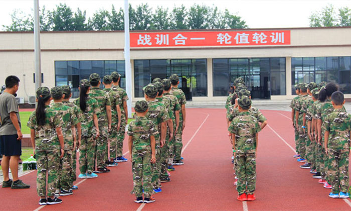 成都自强军事夏令营军事训练班，全面提升孩子综合能力